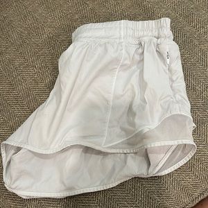 Lululemon hotty hot shorts (2.5 inch)